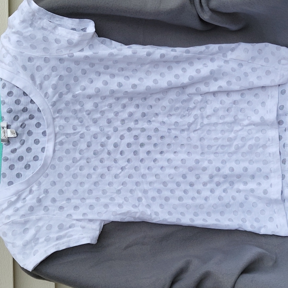 Girls junior size shirt